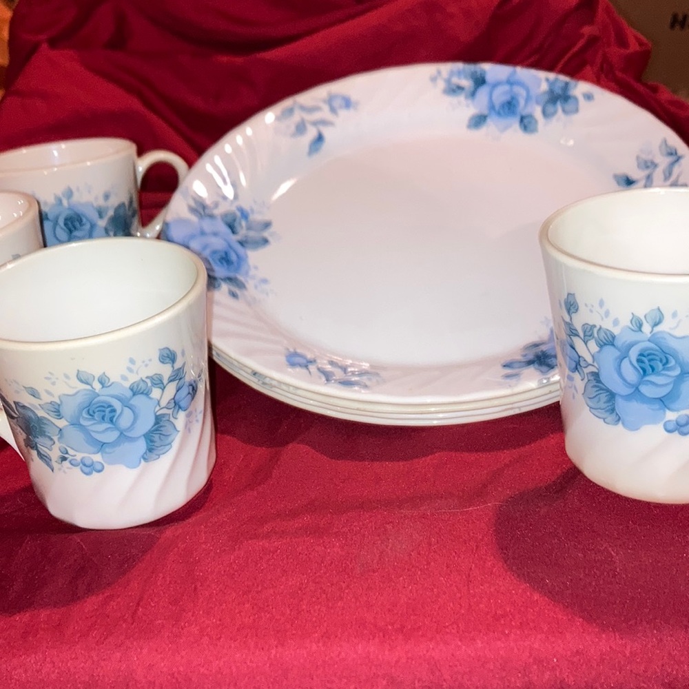 RARE VINTAGE CORELLE BLUE VELVET (BLUE ROSE) SET OF FOUR!